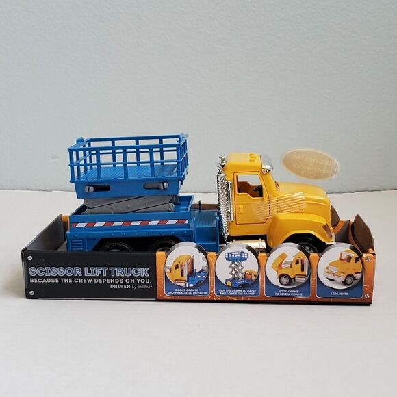 Toy Truck Micro Scissor Lift Truck with Basket, Light & Sound - Driven By Battat - Picture 3 of 6